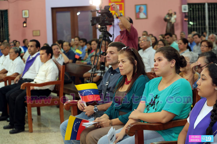 Celebran Misa en homenaje al Comandante Hugo Ch&aacute;vez y al padre Theo Klomberg